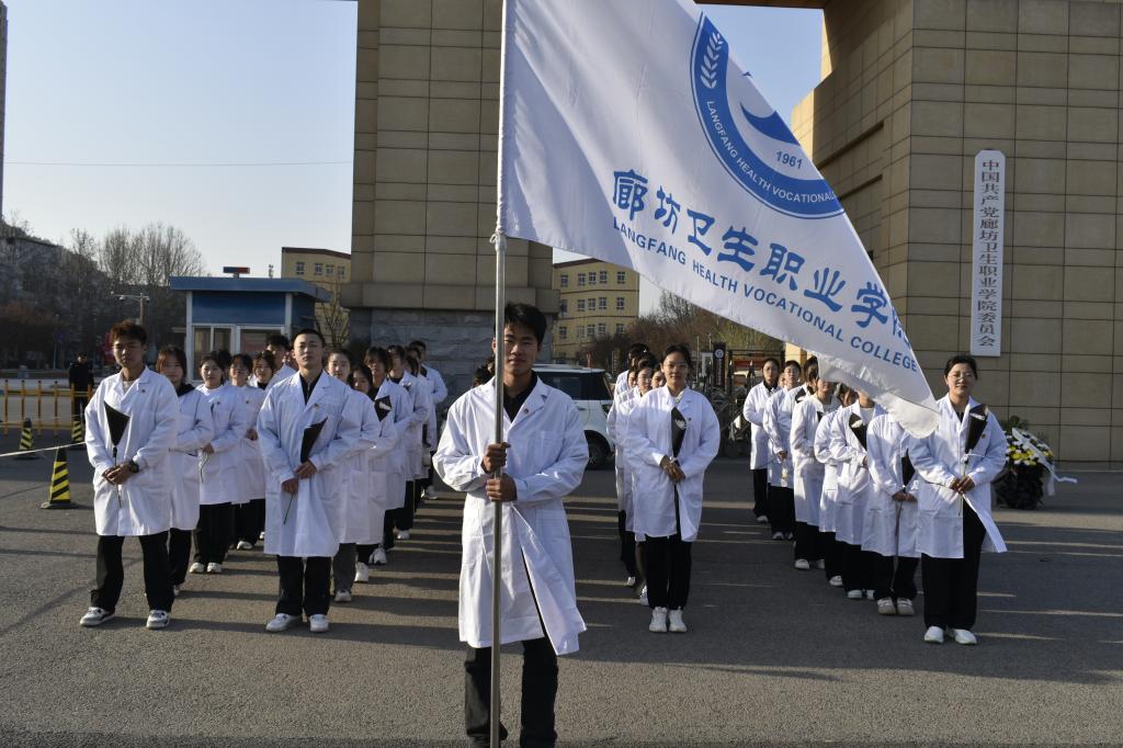 为了让同学们牢记历史